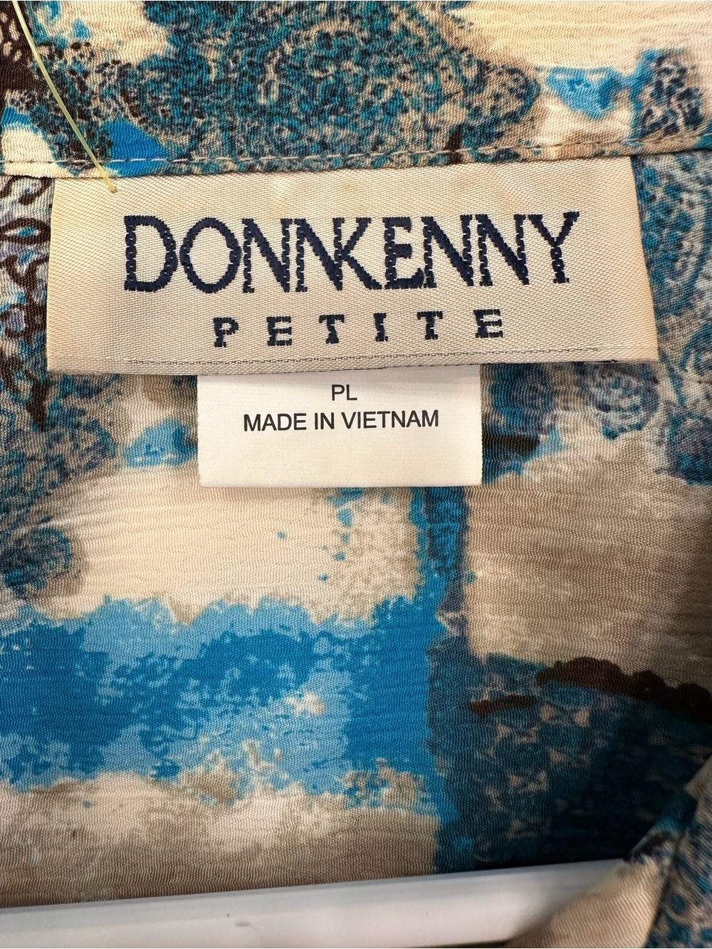 vintage Donnkenny Petite Large blouse featuring a blue, beige, gray patchwork - Picture 4 of 6